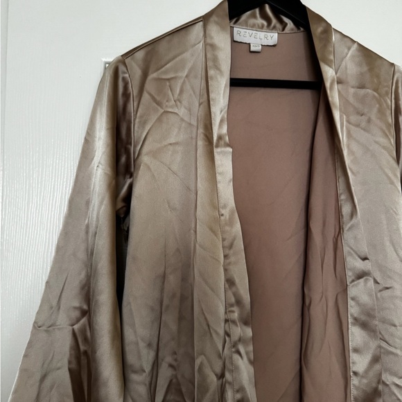 Revelry Getting Ready Satin Robe - Gold Champagne - Picture 4 of 5
